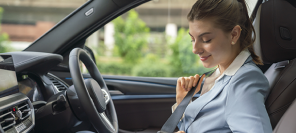 women-putting-seatbelt-on