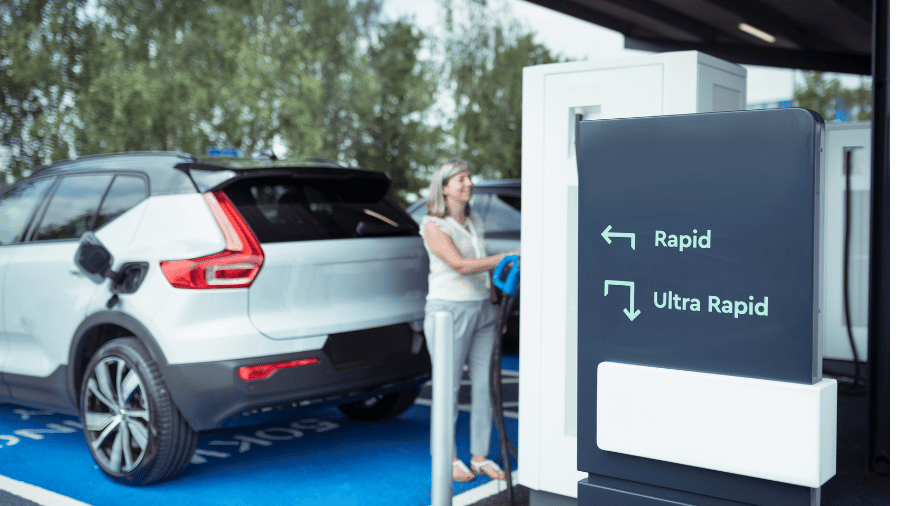 women-at-electric-car-rapid-charging-point